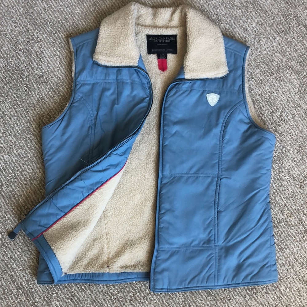 Super cute AE American Eagle Shelter Series vest - L
